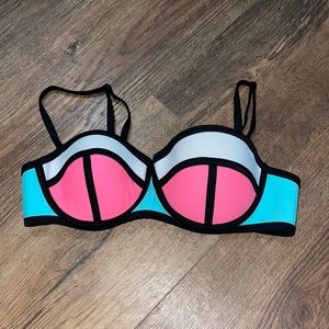 Trangl bikini top